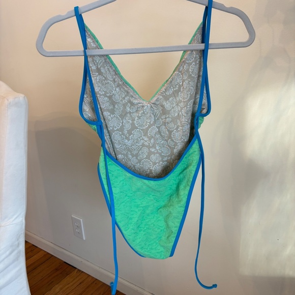 Free-est Amber One Piece - Picture 4 of 5